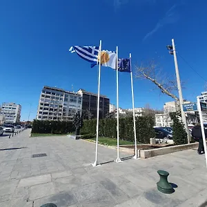 κάντε κράτηση εδώ